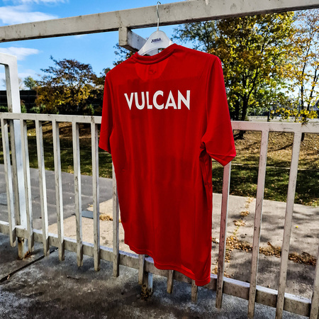 Koszulka treningowa JOMA VULCAN – herb żakardowy, napis na plecach, oddychający materiał, personalizowana