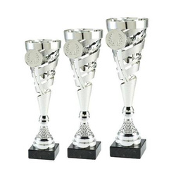 Zestaw pucharów BI ET.412 H40 H37 H34 – eleganckie srebrne trofea na kamiennej podstawie