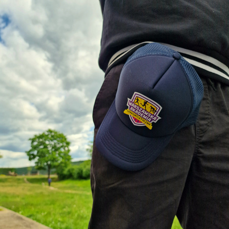 Czapka z daszkiem typu trucker