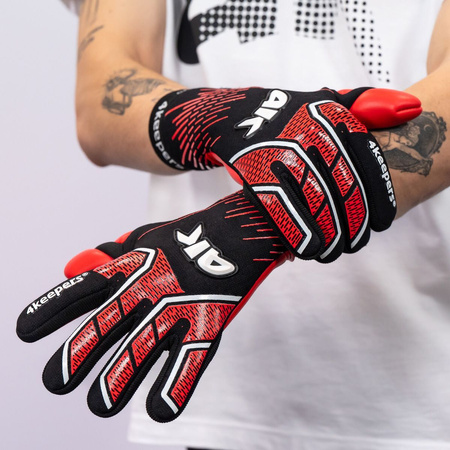 Rękawice 4KEEPERS NEO VIPER NC Junior z płynem do czyszczenia - technologia SUPER SOFT GRIP i nowoczesna czerwono-czarna kolorystyka