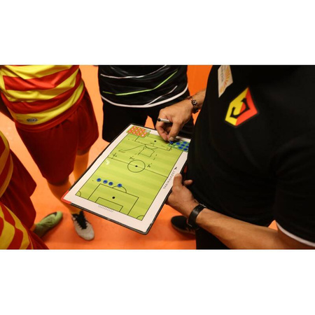 Tablica taktyczna folder Yakima A4 GOLD – magnetyczna, suchościeralna tablica do planowania strategii boiska z eleganckim obszyciem skóropodobnym, 20,5x27,5 cm