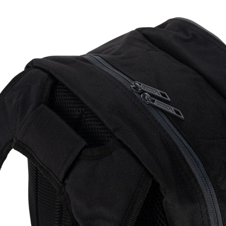 Plecak Joma Estadio III 400234.100 czarny plecak sportowy funkcjonalny oraz wygodny przeznaczony zarówno na treningi jak i do szkoły