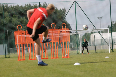 Mur piłkarski Yakima PRO 180 cm – nylonowy mur treningowy do stałych fragmentów gry, pomarańczowy