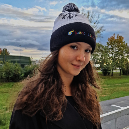 Czapka ONZE zimowa z wywinięciem i pomponem