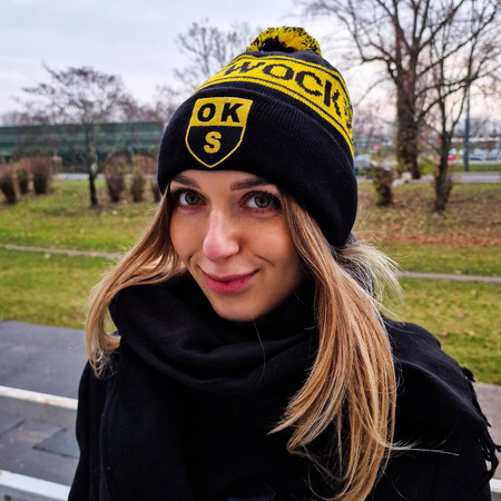 Czapka ONZE zimowa z wywinięciem i pomponem