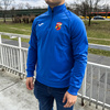Bluza treningowa JOMA MAZOWSZE GRÓJEC niebieska czesana tkanina z suwakiem, herb DTF i nazwa klubu, personalizowana dla kibiców
