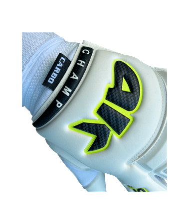 Rękawice 4Keepers Champ Carbo VI RF2G Strap z płynem do czyszczenia - technologia Pro Reflex Grip, krój Roll Finger 2nd Gen, wykończenie Carbo