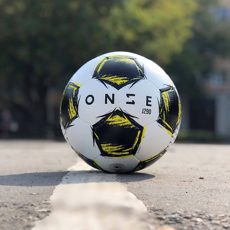 Piłka ONZE ULTRALIGHT J290 AP11 – juniorska piłka dla zawodników AP11 o wadze 280-300g