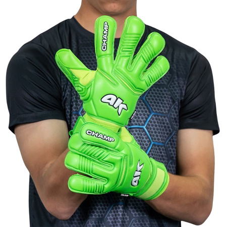 Rękawice 4Keepers Champ Colour Green VII RF2G junior z płynem do czyszczenia rękawic - wyróżniające się rękawice bramkarskie w rozmiarach juniorskich
