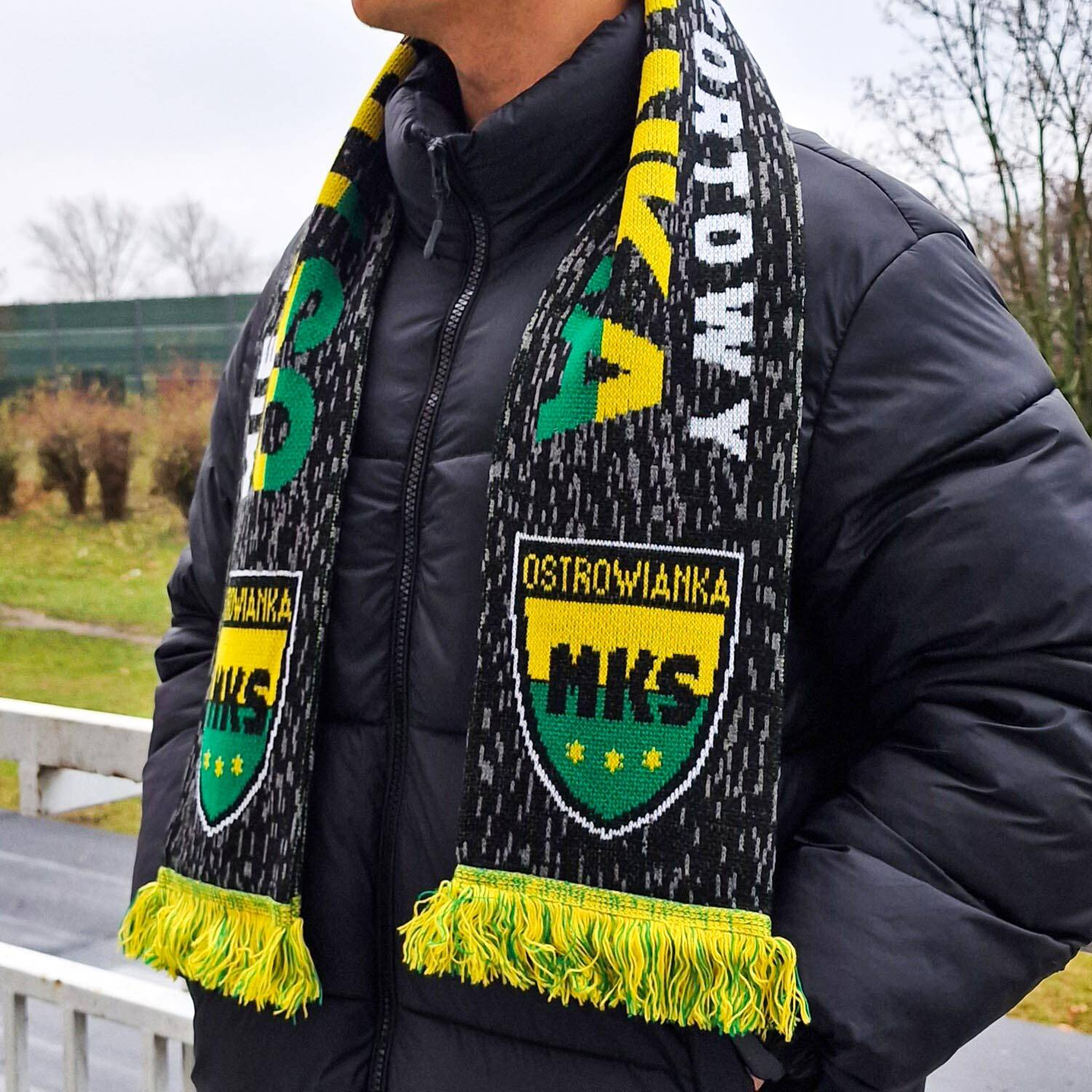 Szalik kibica MKS Ostrowianka – pełny widok