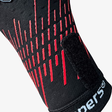 Rękawice 4KEEPERS NEO VIPER NC Junior z płynem do czyszczenia - technologia SUPER SOFT GRIP i nowoczesna czerwono-czarna kolorystyka