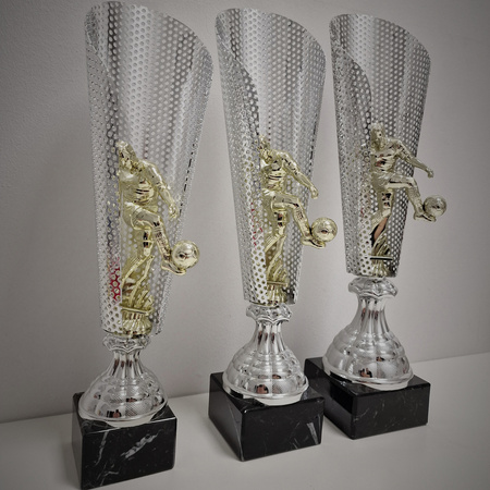 Zestaw pucharów BI BIE.MAGIC.9 H38 H37 H34 – srebrno-złote trofea piłkarskie