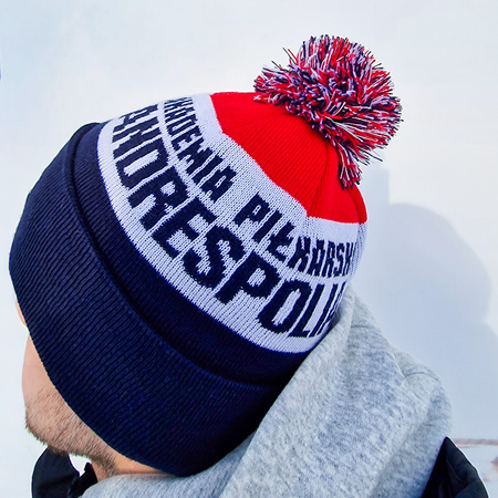 Czapka ONZE zimowa z wywinięciem i pomponem