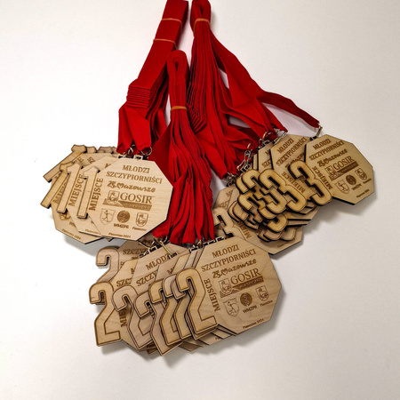 Medal drewniany personalizowany - grawerowany laserowo