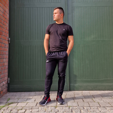 Spodnie Joma Street 102038.100 czarne spodnie dresowe na co dzień jak i do treningu zapewniające optymalne dopasowanie