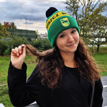 Czapka ONZE zimowa z wywinięciem i pomponem