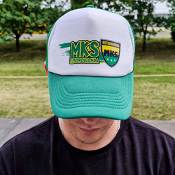 Czapka trucker MKS Ostrowianka zielono-biała z herbem – personalizowana odzież dla kibiców z Ostrowi Mazowieckiej