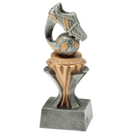 Statuetka BI FX005 + FX101 But + Piłka H17 – dynamiczne trofeum piłkarskie