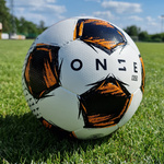 Piłka ONZE LIGHT J350 AP11 – juniorska piłka dla zawodników AP11 o wadze 340-360g