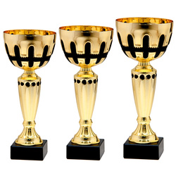 Zestaw pucharów GT 25812 H29 H27 H26 – złote puchary z czarnymi akcentami o wysokości 29, 27 i 26 cm